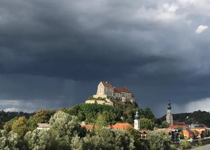 Gemuetliches Zuhause Ueber Den Daechern Der Altstadt Lägenhet Burghausen